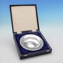 Britannia Standard Silver Armada Dish - John & Maureen Surtees, hallmarked in 2007 London - Elizabeth II - Thumbnail 1