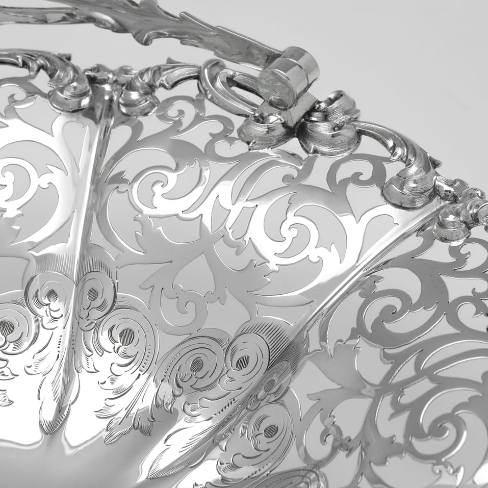 Antique Sterling Silver Basket - John & Thomas Cutmore, hallmarked in 1853 London - Victorian - Image 4