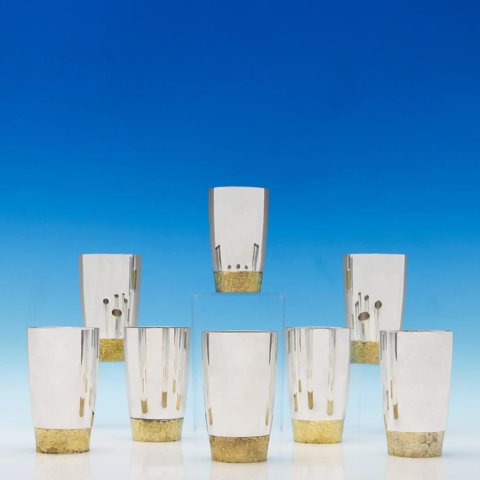 Sterling Silver Set of 8 Beakers - Stuart Devlin, hallmarked in 1972 London - Elizabeth II