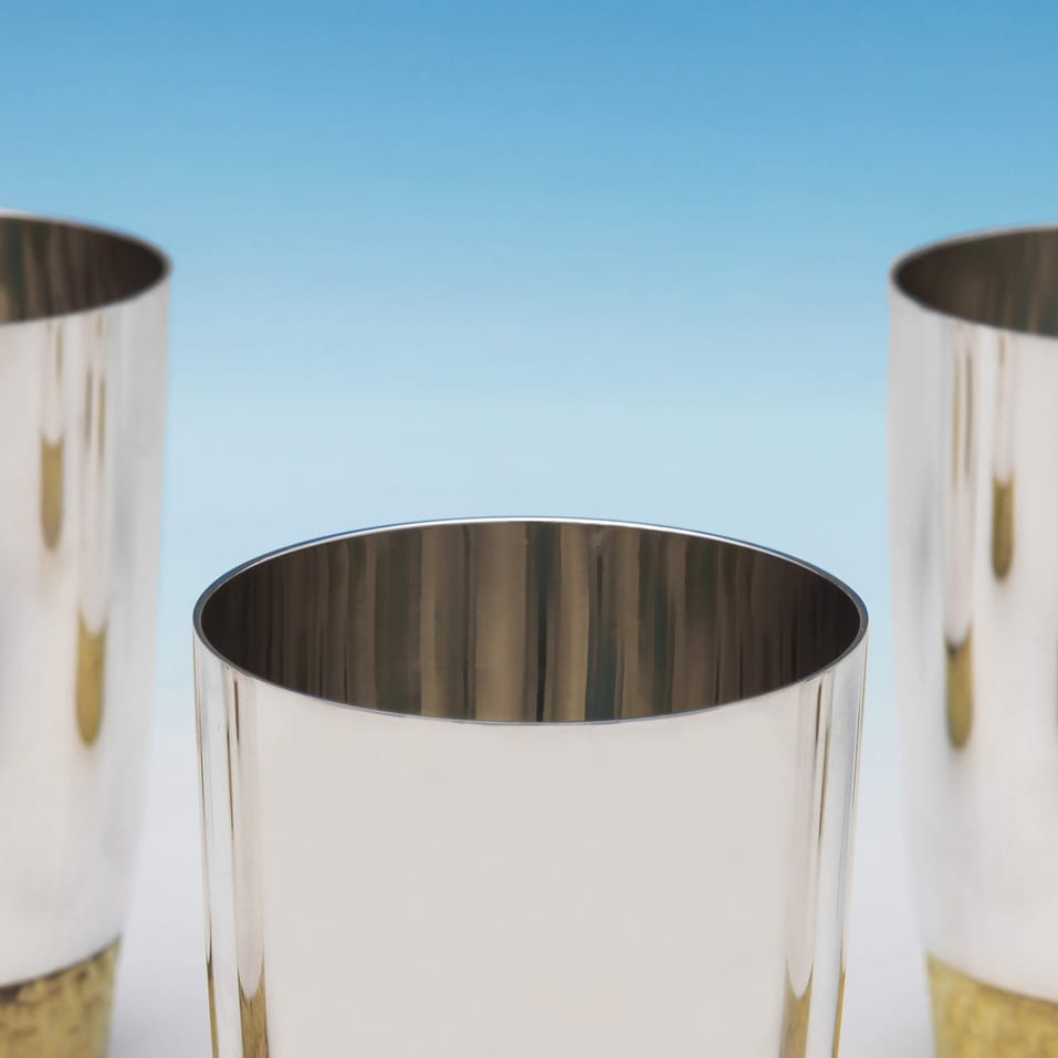 Sterling Silver Set of 8 Beakers - Stuart Devlin, hallmarked in 1972 London - Elizabeth II - Image 2