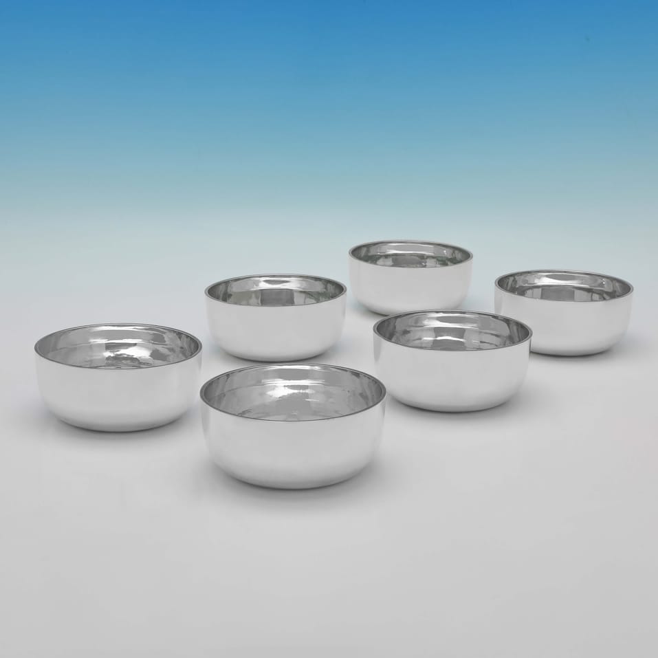 Sterling Silver Set of 6 Bowls - Charles Edwards, hallmarked in 1931 London - George V