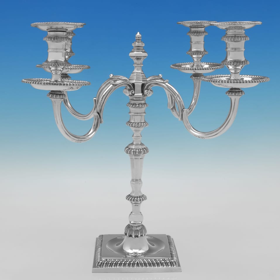 Sterling Silver Pair of Candelabra - E. Barnard, hallmarked in 1972 London - Elizabeth II - Image 2