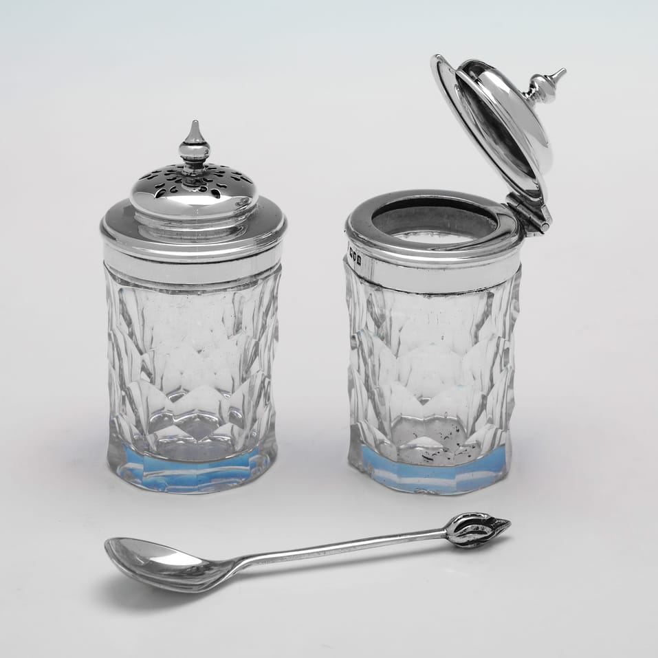 Antique Sterling Silver & Glass Cruet Set - Goldsmiths & Silversmiths Co., hallmarked in 1908 London - Edwardian - Image 5