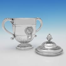 Antique Britannia Standard Silver Cup & Cover - Lewis Mettayer, hallmarked in 1716 London - George I - Thumbnail 2