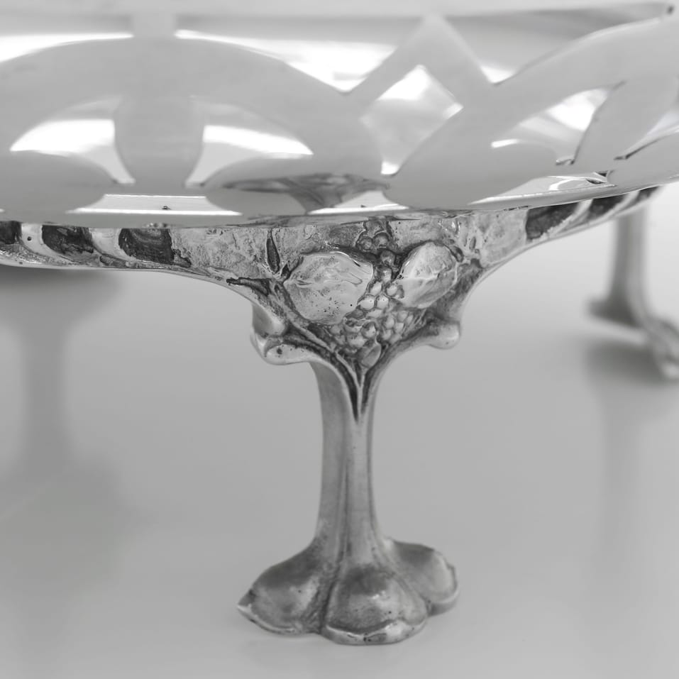 Antique Sterling Silver Dish - Walker & Hall, hallmarked in 1911 Sheffield - George V - Image 4