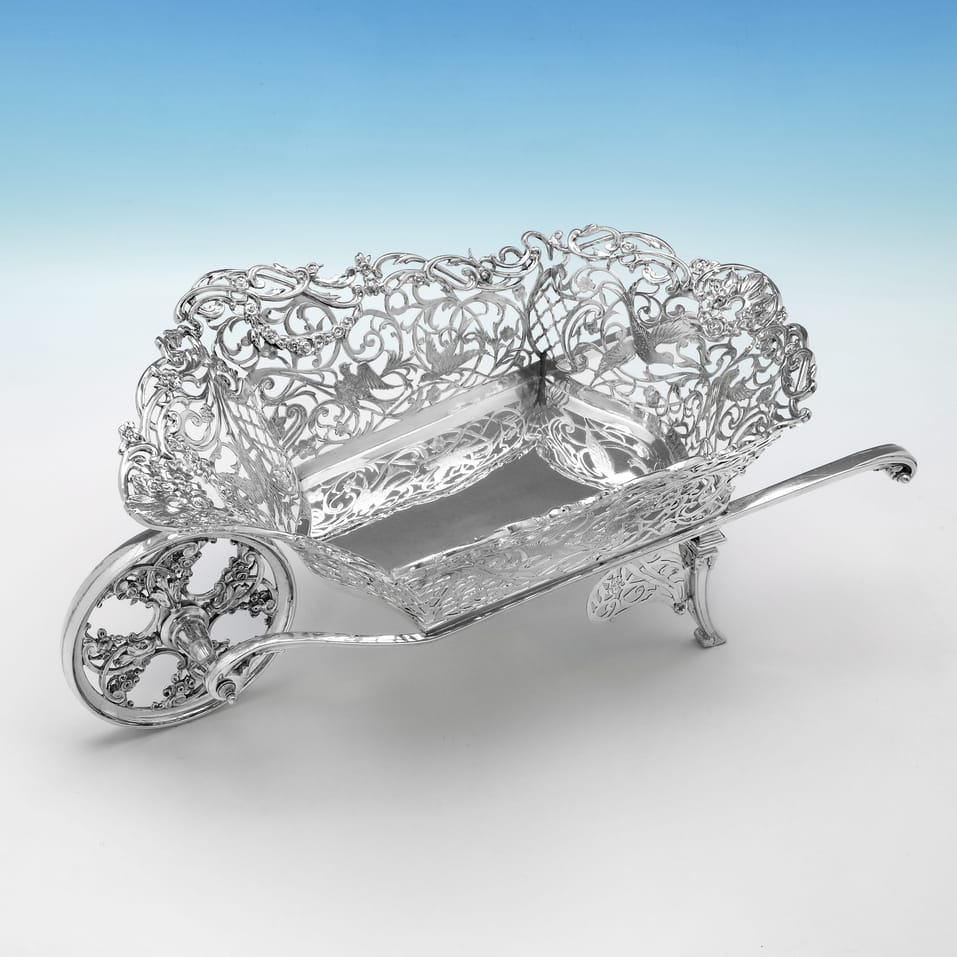 Antique Sterling Silver Wheelbarrow Dish - William Comyns, hallmarked in 1907 London - Edwardian - Image 1