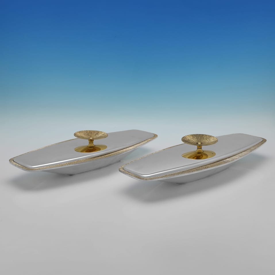 Sterling Silver Pair of Entree Dishes - Stuart Devlin, hallmarked in 1970 London - Elizabeth II