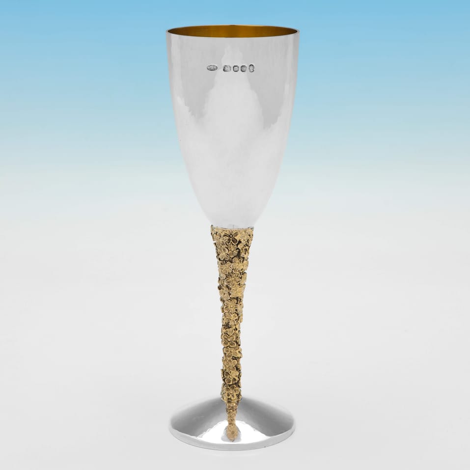 Sterling Silver Pair of Champagne Flutes - Stuart Devlin, hallmarked in 1977 London - Elizabeth II - Image 2