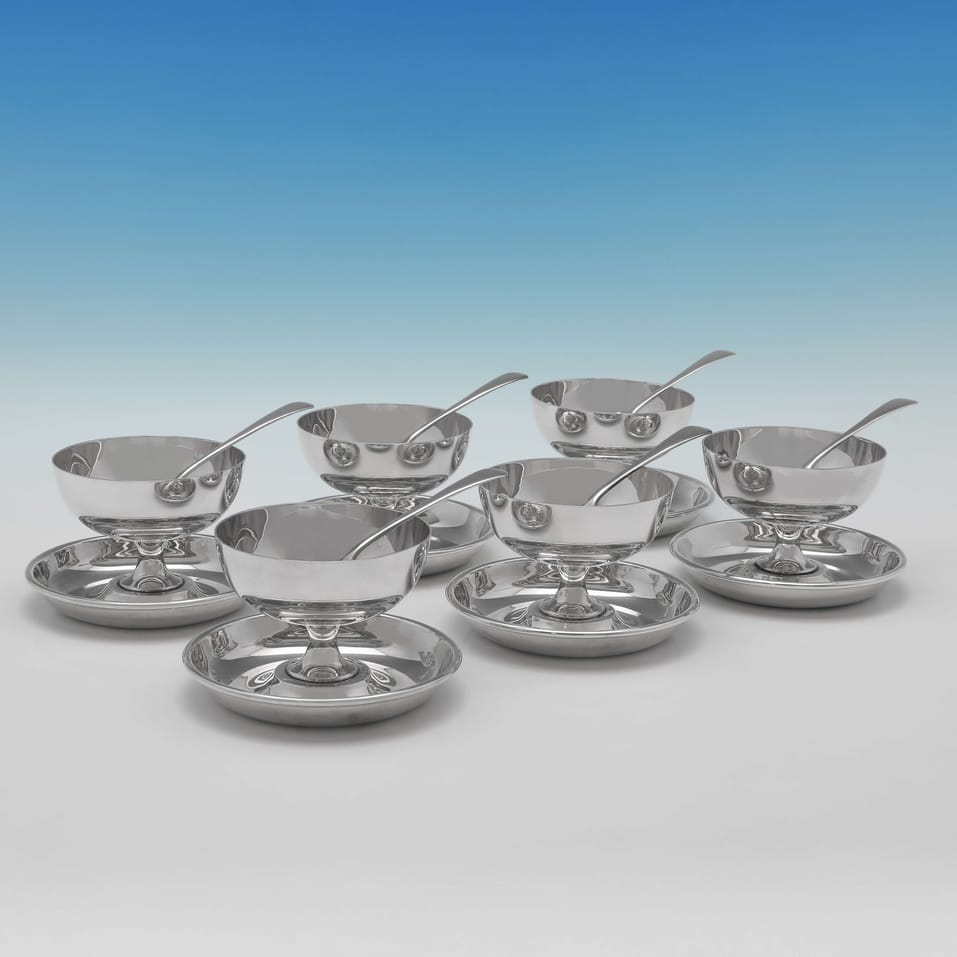 Sterling Silver Set of Grapefruit Bowls & Spoons - Walker & Hall, hallmarked in 1927 Sheffield - George V - Image 2