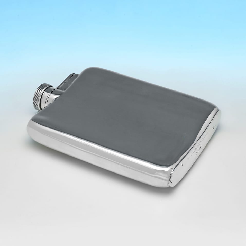 Antique Sterling Silver Hip Flask - Goldsmiths & Silversmiths Co., hallmarked in 1922 London - George V - Image 3