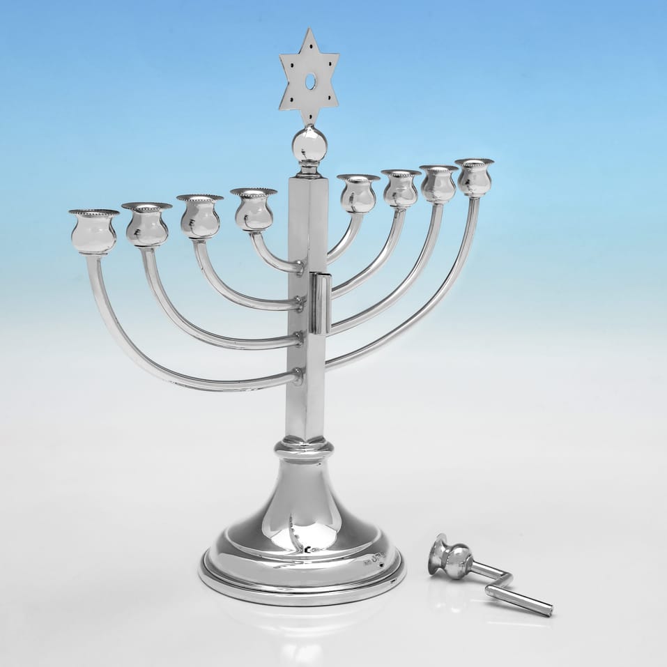 Sterling Silver Menorah - Viner's Ltd., hallmarked in 1954 Sheffield - Elizabeth II - Image 3