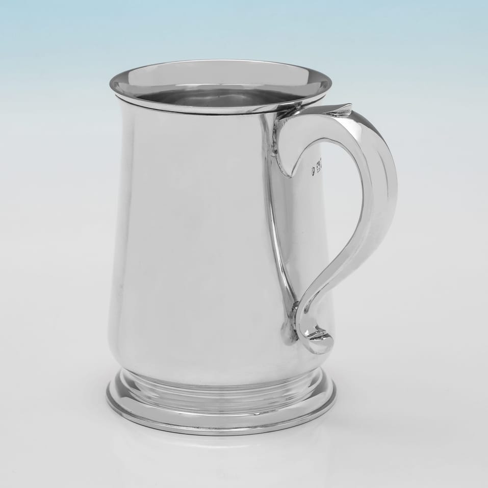 Sterling Silver Pair of Mugs - Edward Barnard & Sons, hallmarked in 1956 London - Elizabeth II - Image 3