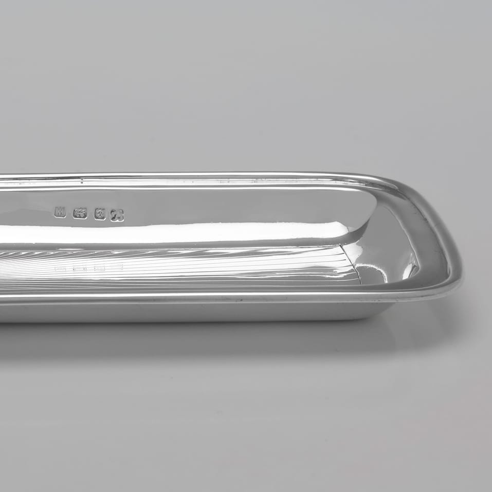 Antique Sterling Silver Pen Tray - Martin, Hall & Co., hallmarked in 1921 Birmingham - George V - Image 3