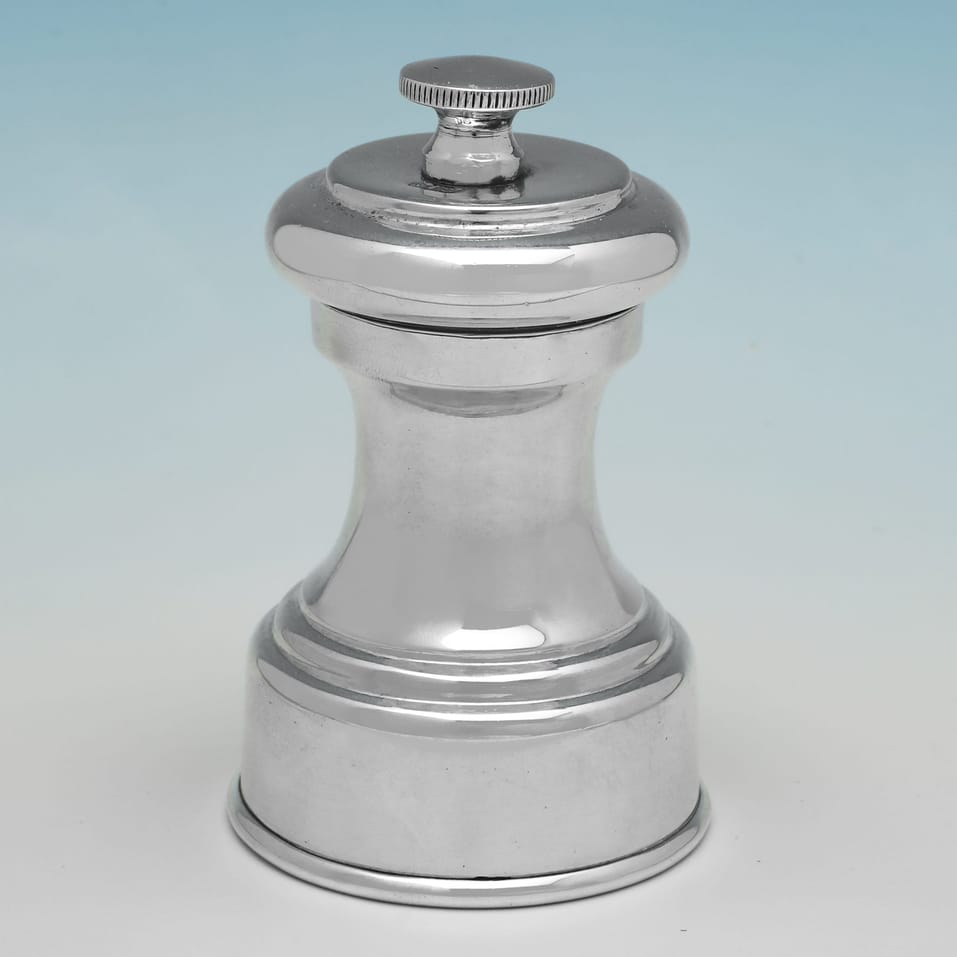 Sterling Silver Pepper Grinder - William Hutton, hallmarked in 1925 Birmingham - George V - Image 1