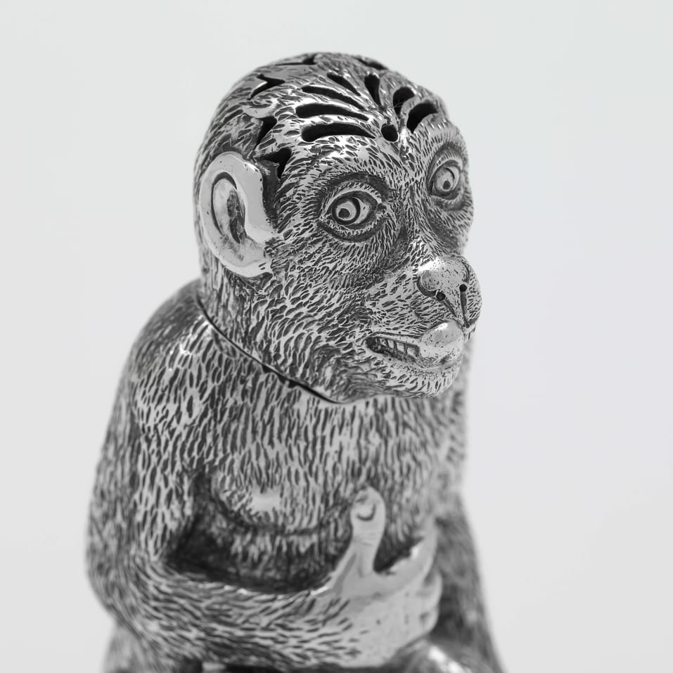 Antique Sterling Silver Monkey Pepper Pot - hallmarked in 1881 London - Victorian - Image 4