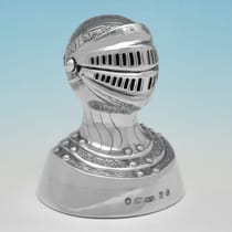 Antique Sterling Silver Knights Helmet Pepper Shaker - George Unite, hallmarked in 1869 Birmingham - Victorian - Thumbnail 1