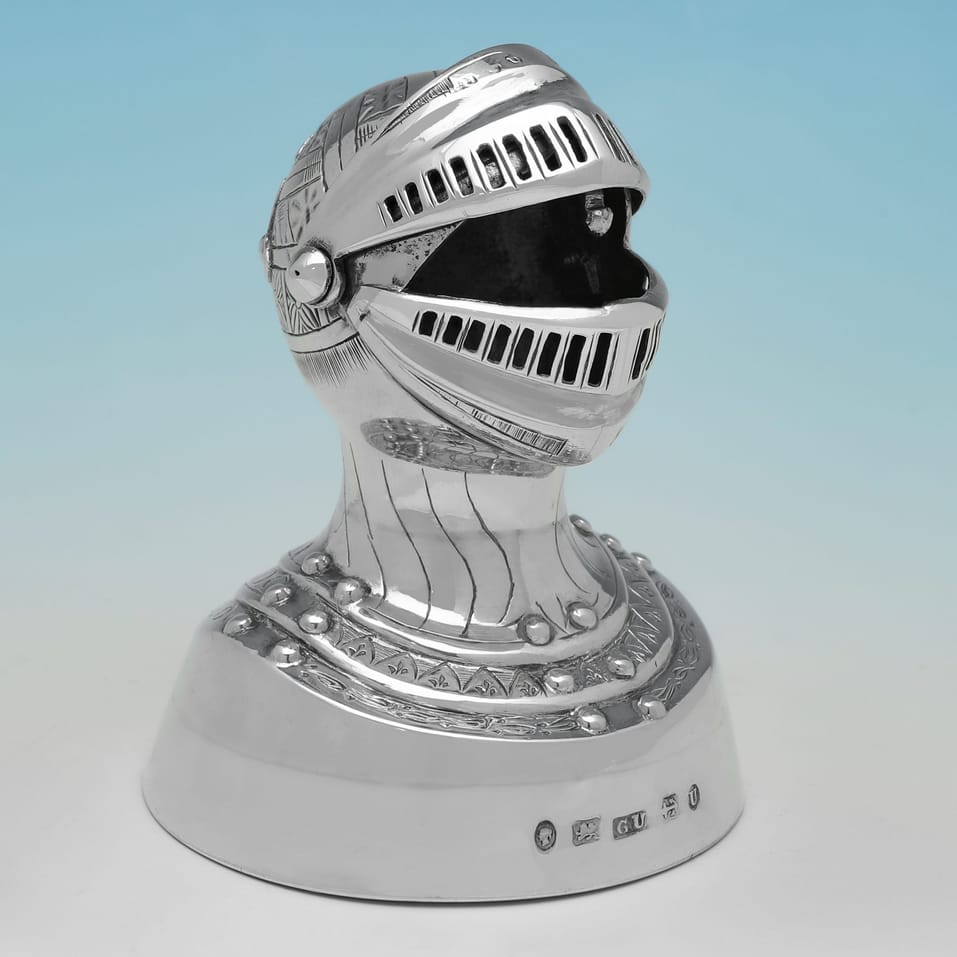 Antique Sterling Silver Knights Helmet Pepper Shaker - George Unite, hallmarked in 1869 Birmingham - Victorian - Image 2