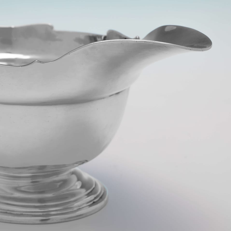 Sterling Silver Pair of Sauce Boats - Richard Comyns, hallmarked in 1932 London - George V - Image 3