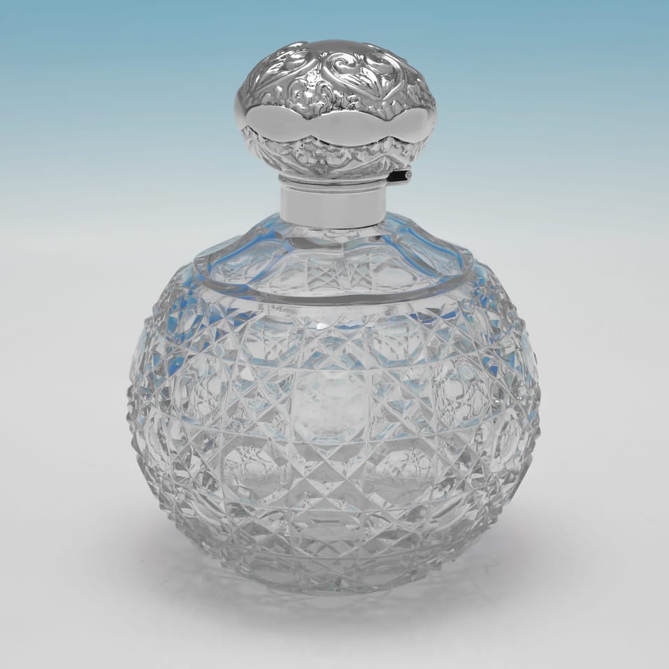 Antique Sterling Silver & Glass Scent Bottle - William Devenport, hallmarked in 1904 Birmingham - Edwardian - Image 1