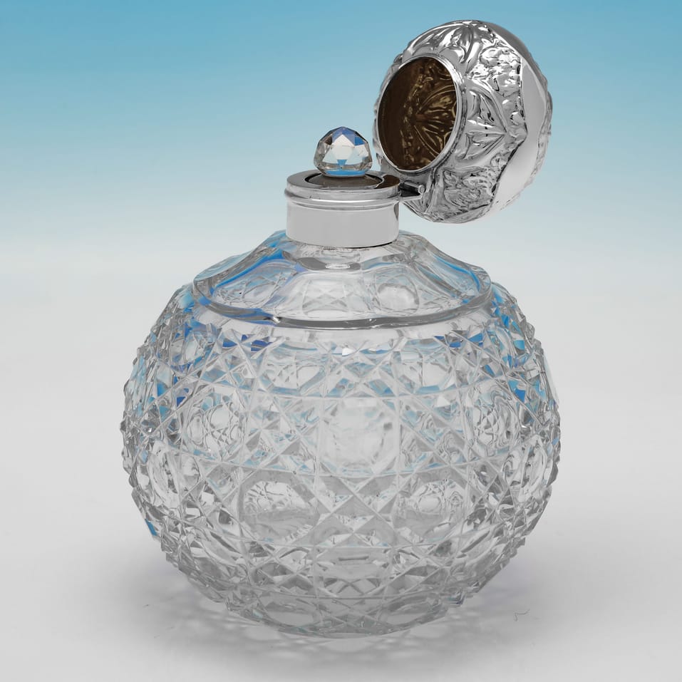 Antique Sterling Silver & Glass Scent Bottle - William Devenport, hallmarked in 1904 Birmingham - Edwardian - Image 2