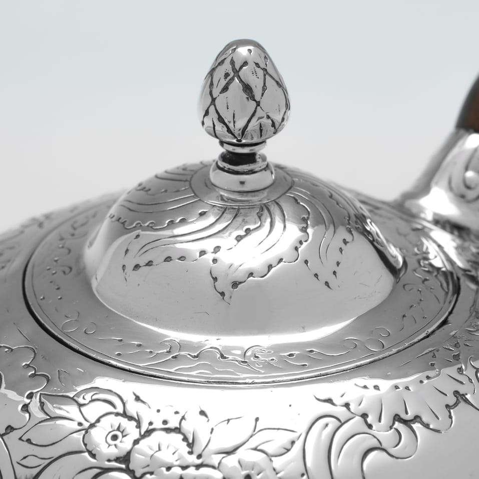 Antique Sterling Silver Scottish Teapot - Lothian & Robertson, hallmarked in 1759 Edinburgh - George II - Image 4