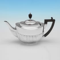 Antique Sterling Silver Teapot - William Hutton, hallmarked in 1909 London - Edwardian - Thumbnail 1