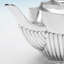 Antique Sterling Silver Teapot - William Hutton, hallmarked in 1909 London - Edwardian - Thumbnail 3