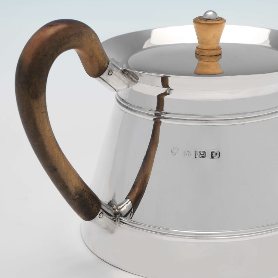 Antique Sterling Silver Teapot - Edward & Noble Haseler, hallmarked in 1913 Birmingham - George V - Image 3