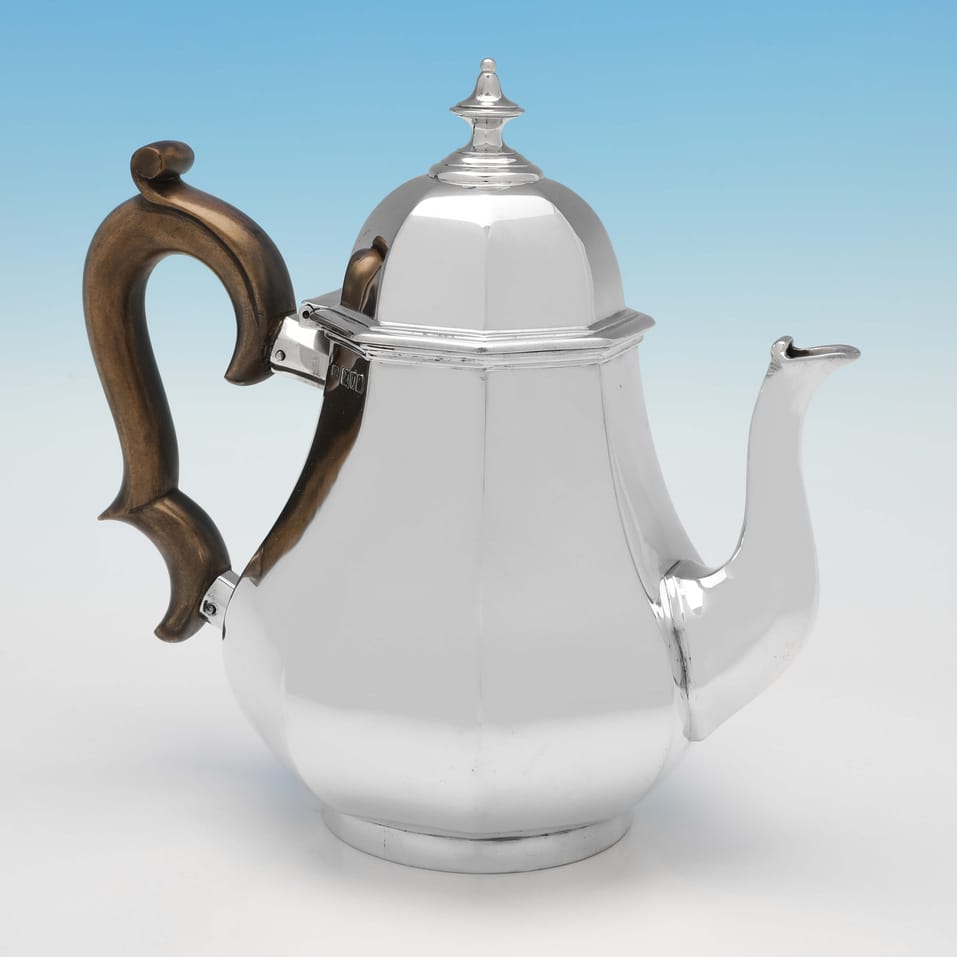 Antique Sterling Silver Teapot - Garrard & Co., hallmarked in 1911 London - George V - Image 2