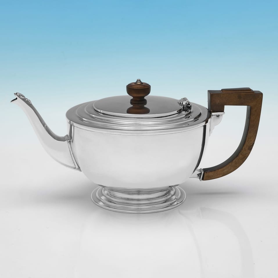 Sterling Silver Teapot - Deakin & Francis, hallmarked in 1930 Birmingham - George V