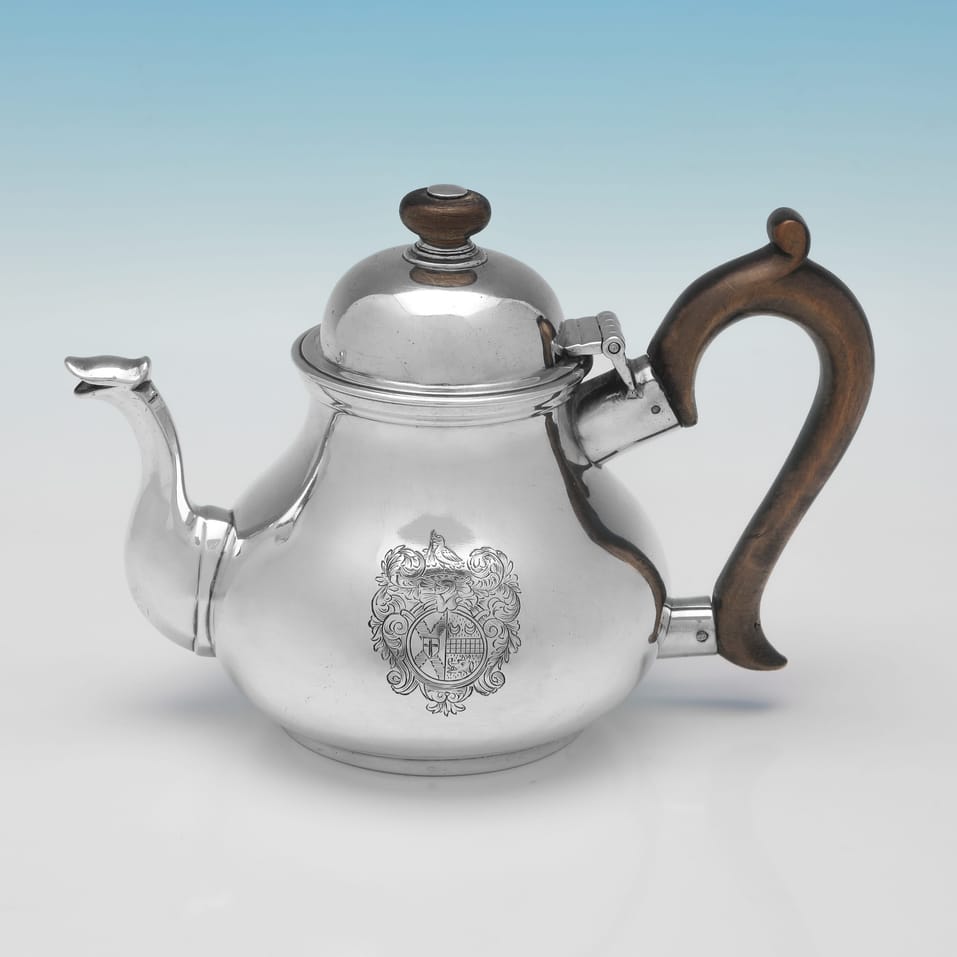 Antique Sterling Silver Teapot - William Spackman, hallmarked in 1725 London - George I - Image 1