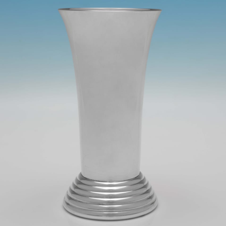 Sterling Silver Vase - Garrard & Co., hallmarked in 1997 London - Elizabeth II - Image 2