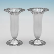 Antique Sterling Silver Pair of Vases - Elkington, hallmarked in 1902 London - Edwardian - Thumbnail 1